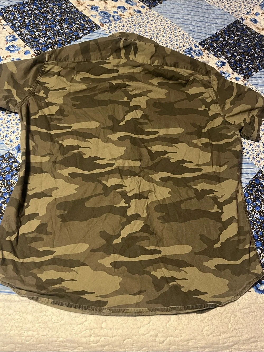 J. Crew Men’s Camo Button-Down Shirt - Olive Green Medium